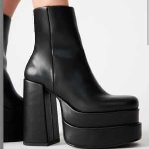 Steve Madden Black Cobra Booties